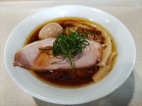 「鶏そば・醤油+味玉」@中華そば ふじ野の写真