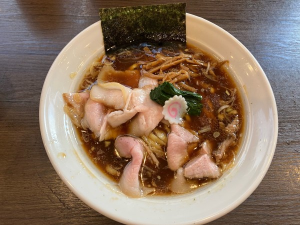 「醤油ラーメン850円＋チャーシュートッピング100円」@長岡食堂 町田店の写真