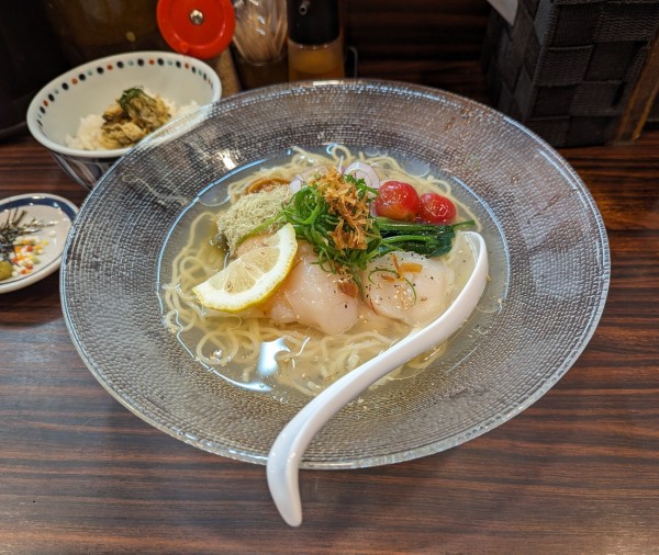 「塩ホタテ涼風麺」@らー麺 あけどやの写真