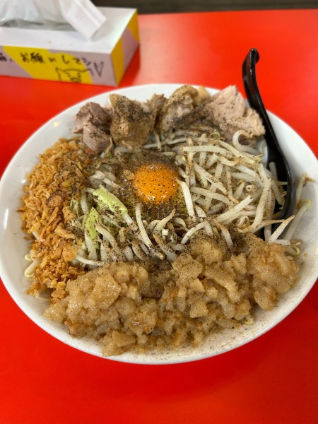 「汁無し麺(胡椒)」@立川マシマシ 小山店の写真