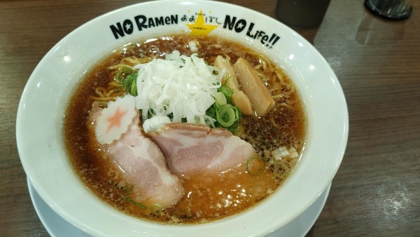 「醤油らーめん　九条ネギトッピング」@おおぼし 松本駅ビル店の写真