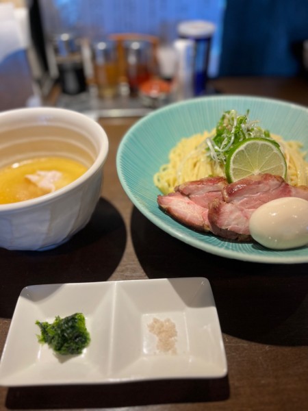 「つけ蕎麦塩　釜焼きチャーシュー味玉topi」@麺や 虎徹の写真