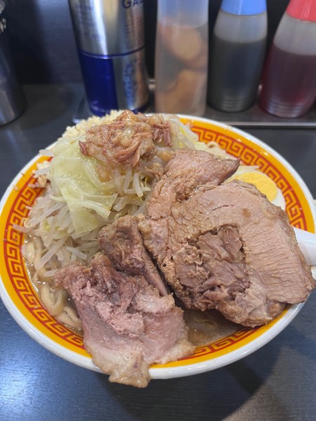 「ラーメン　麺少なめ　豚2枚　半味玉　ヤサイ」@えどもんどの写真