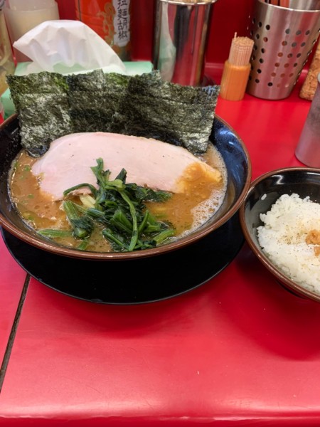 「ラーメン800円、中盛り180円、半ライス60円」@柏 王道家の写真