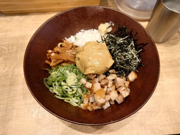 「濃厚牡蠣のまぜそば 葱チャーシュー丼」@九段下 中路の写真