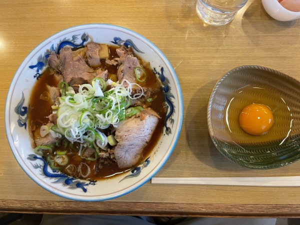 「チャーシューメン 生卵」@大喜 根塚店の写真