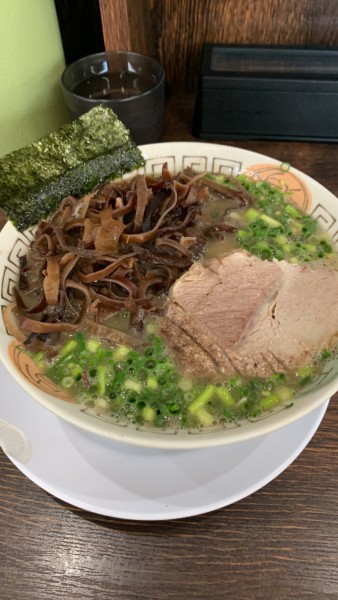 「ねぎラーメン　油抜き　バリカタ　キクラゲトッピング」@博多長浜らーめん 楓神の写真