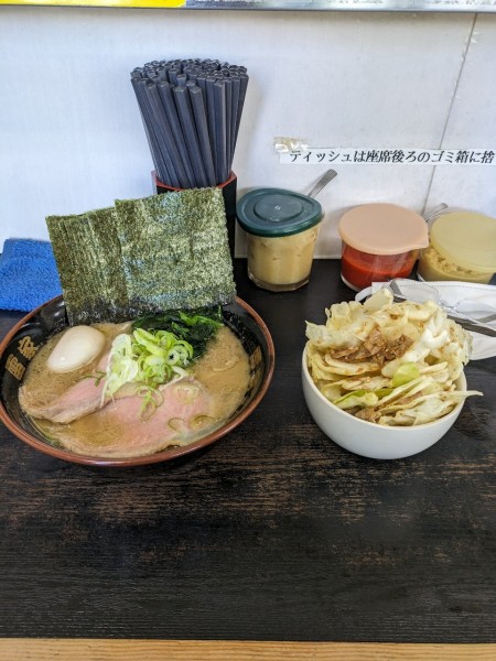 「ラーメン、海苔増し、味玉、キャベチャ」@雷家の写真