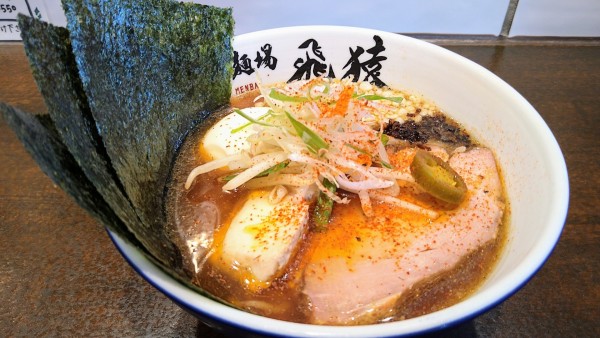 「【限定】冷やし辛し煮干し+味玉・海苔」@麺場 飛猿の写真