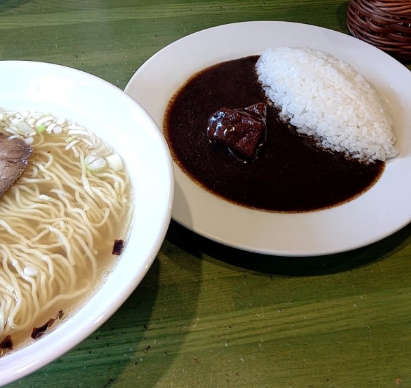 「支那そば半カレー1000円」@インディアン 池上店の写真