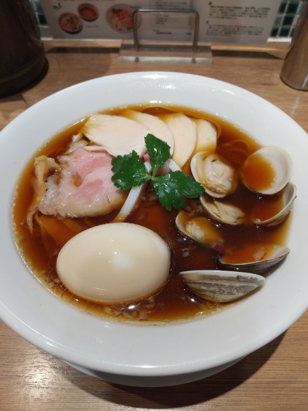 「特製 蛤.鶏.煮干しのトリプルSOBA」@むぎとオリーブ さいたま新都心店の写真