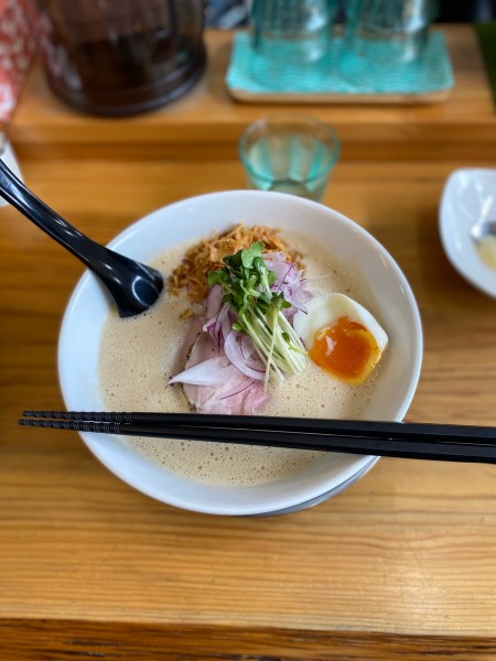 「鶏泡醤油大盛ニンニクトッピング」@鶏泡そば 草戸ベースの写真