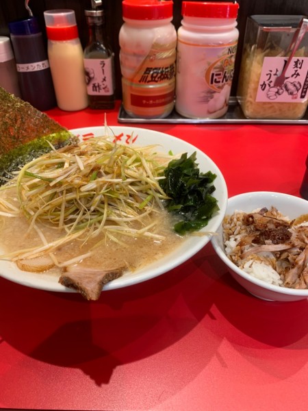 「ネギラーメン、チャーメシセット、中盛り」@柏ネギラーメン 柏本店の写真