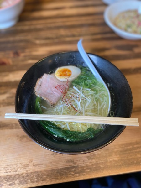 「知床どりだし塩らーめん」@らーめん工房 海の写真