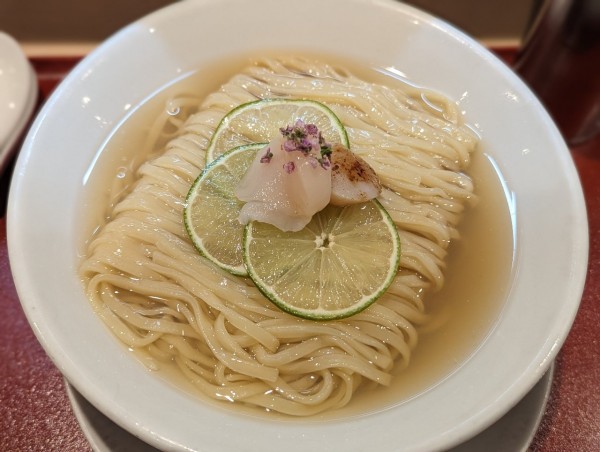 「夜のみ10食限定宍道湖しじみと北海道ホタテのひやかけ」@燃えよ麺助の写真