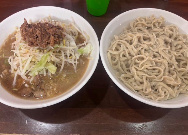 「つけ麺　300g  ヤサイ　ニンニク少なめ　豚カスカラメ」@龍麺 ふえ郎の写真