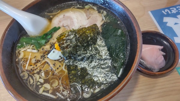 「しよーゆらーめん700円」@手もみらーめん十八番の写真