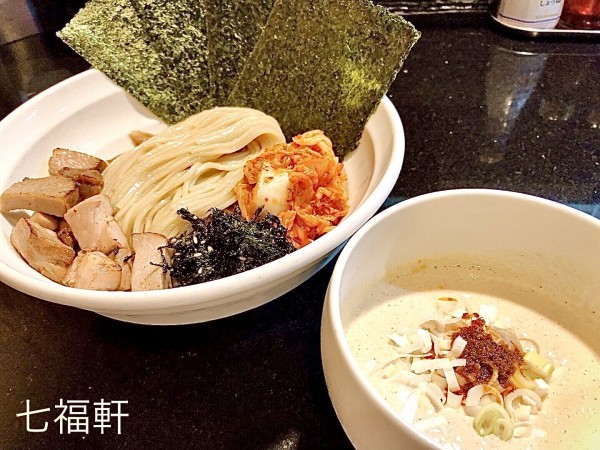 「韓国風白つけ麺（950円）、海苔（無料CP）」@七福軒の写真