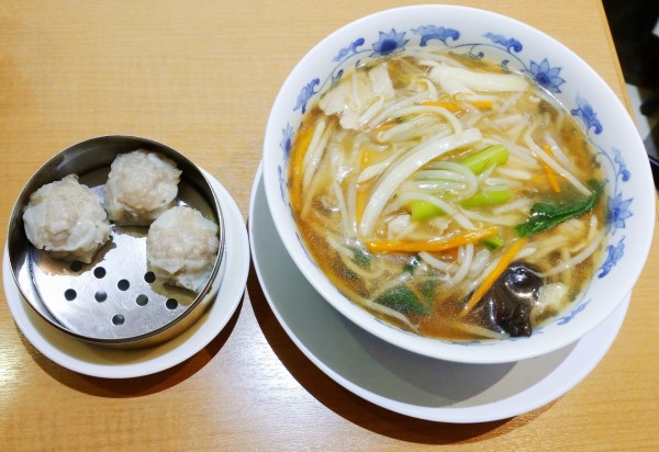 「サンマーメン（980円）＋肉シウマイ（500円？）」@崎陽軒中華食堂 横浜ポルタ店の写真