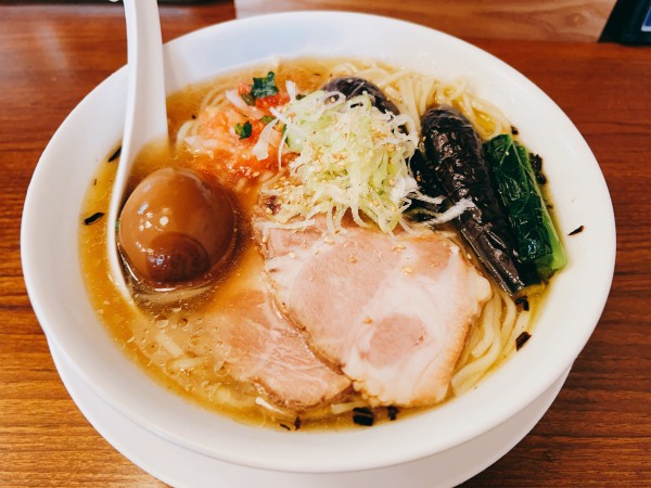 「味玉冷たい塩ラーメン」@ラーメン屋 モン吉の写真