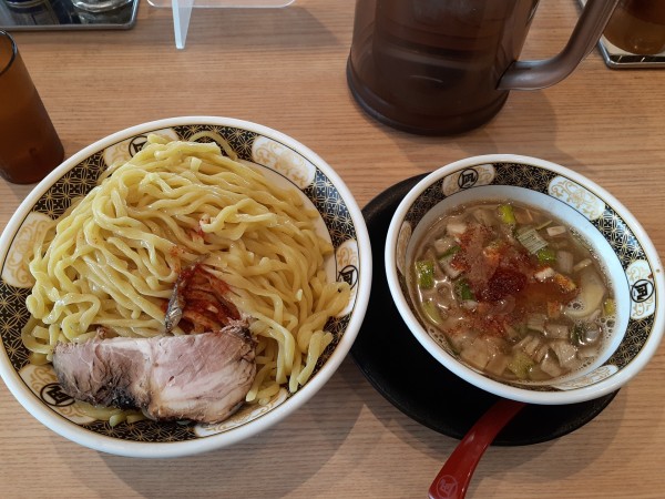 「凄い煮干しつけ麺、特盛」@どうけん 新百合ヶ丘マプレ店の写真