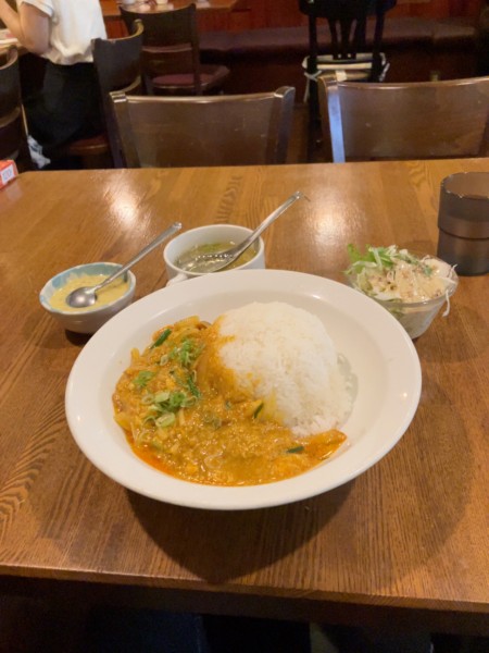 「タイ風シーフードカレー　880円」@クンメー 新大久保店の写真
