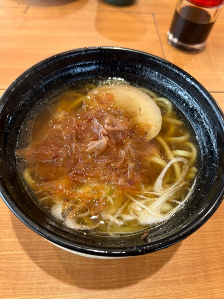 「鰹節醤油ラーメン」@無添くら寿司 京急川崎駅前店の写真