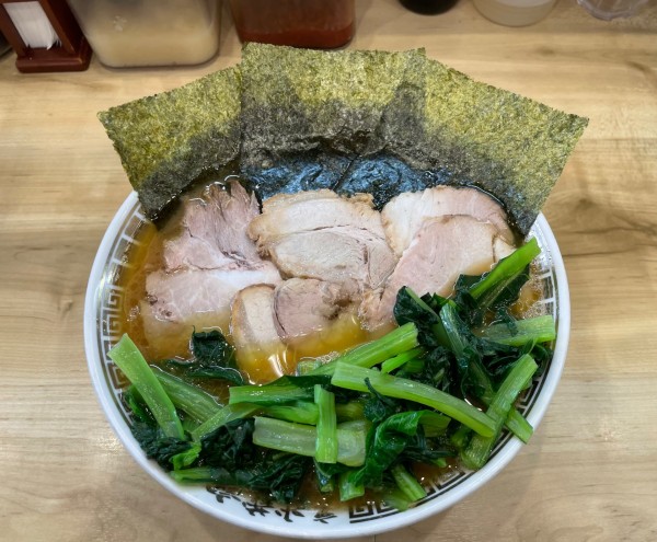 「裏むさぶたざんまい、小松菜」@横浜ラーメン 裏武蔵家 西千葉本店の写真