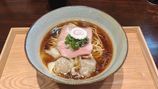 「醤油（ワンタントピ）」@ramen club トトノエの写真