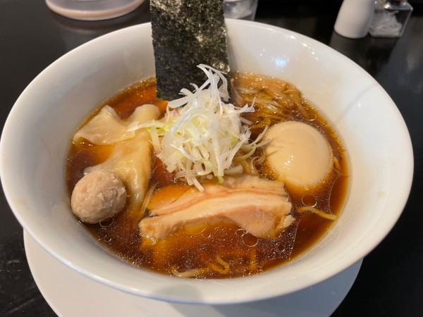 「特選醤油らぁめん」@KaneKitchen Noodlesの写真