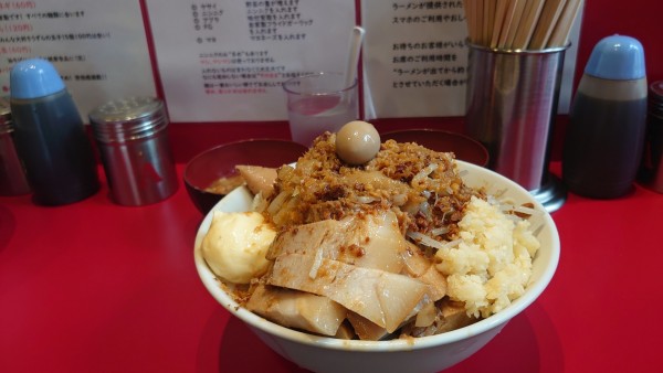 「冷やし中華並、脂生卵、焦がしネギ、ニンニク、脂、FG,マヨ」@麺屋HEROの写真