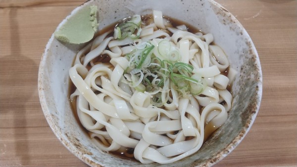 「冷やしかけうどん(¥330)」@そば処 二葉 神田駅南口店の写真