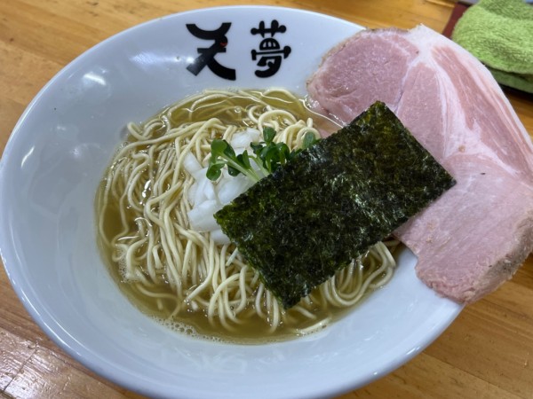「黄金の100％煮干らーめん(シロ)」@めんや天夢の写真