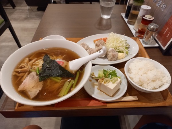 「Aセット(ラーメン・焼売・ライス・小鉢)」@竜香飯店の写真