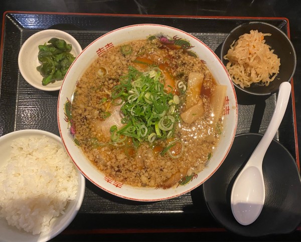 「ラーメン(黒)🍜🥢定食🍚」@炭火屋 もり平の写真