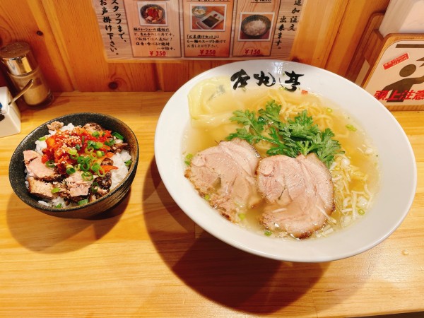 「本丸塩ら〜めん＋ミニまんま丼」@横濱 本丸亭 新橋店の写真