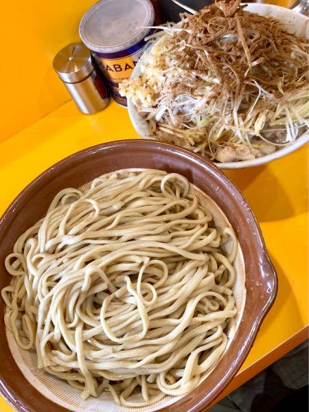 「大つけ麺辛い奴　麺増し600g   ねぎ　おさかな天国」@ラーメン二郎 八王子野猿街道店2の写真