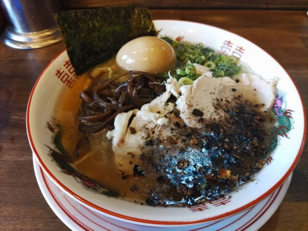 「濃厚豚骨玉名ラーメン+煮卵」@濃厚豚骨 くまめん 神田店の写真