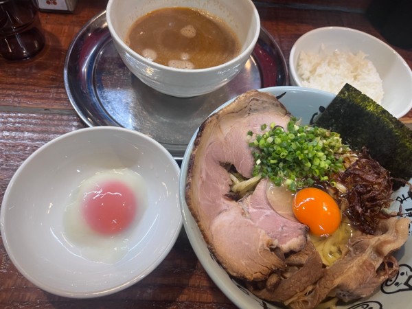 「TKM   ズワイガニ12kgのゼロスープ　追い飯」@元祖一条流がんこラーメン たま館分店の写真