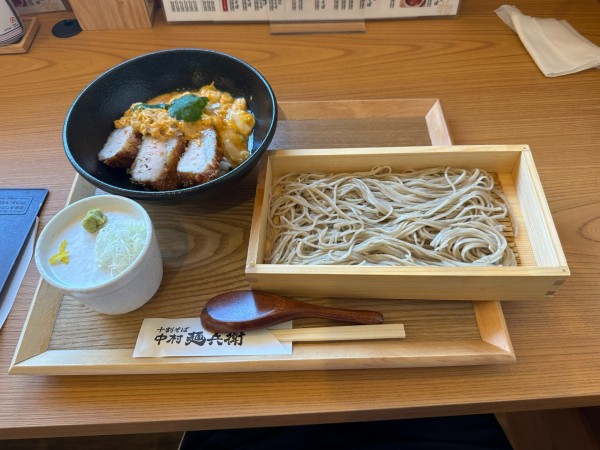 「厚みかつ丼ともりそば(並盛)1,099円」@中村麺兵衛 前橋箱田店の写真
