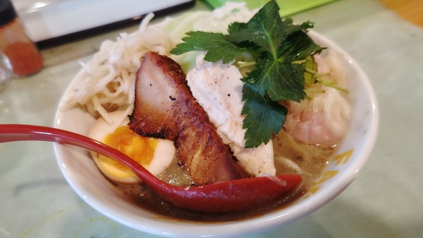 「マルソンらーめん９００円」@ハイデン.コッコFACTORYサマンサ・タマサの写真