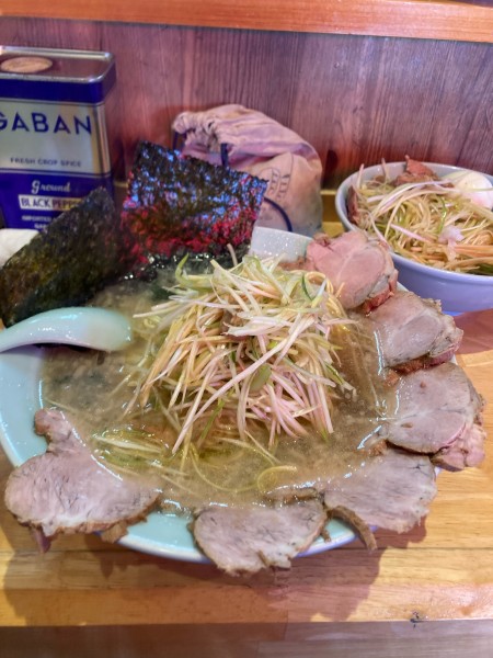 「ねぎチャーシューメン　ねぎチャーシュー丼」@ラーメンショップ椿 新治店の写真