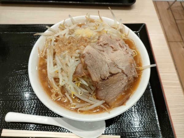 「豚煮干　野菜増し」@江戸前煮干中華そば きみはん ららぽーと豊洲マリーナキッチン店の写真