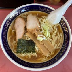 醤油ラーメン 750円