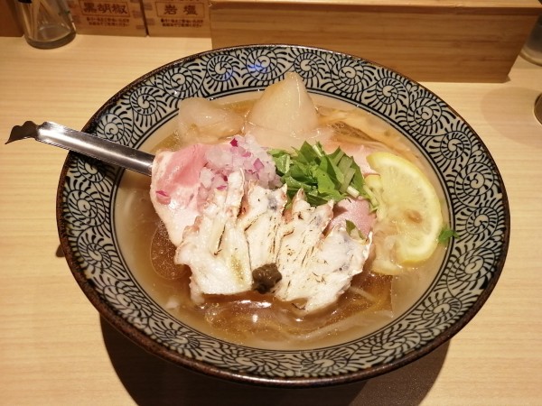 「冷製ずわい蟹の中華そば　890円」@鴨と蟹 中華そば 燈 登戸店の写真