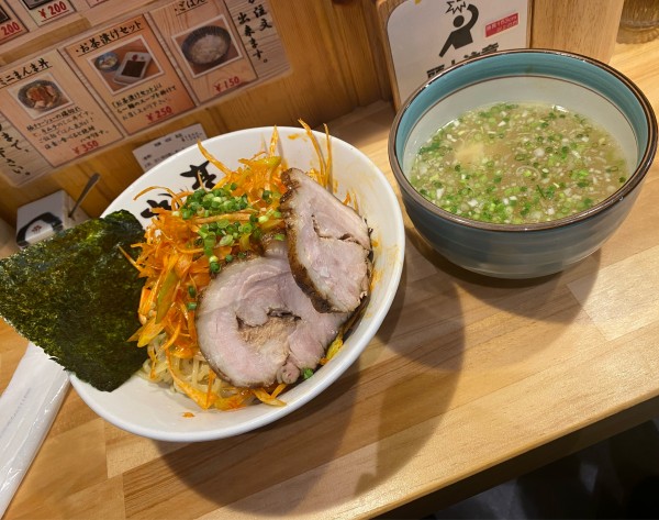 「本丸塩つけ麺(辛味ネギ)🍜🍥🧂🥢」@横濱 本丸亭 新橋店の写真