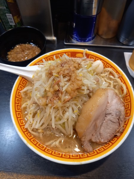 「ラーメン少なめ(豚一枚)￥880」@えどもんどの写真