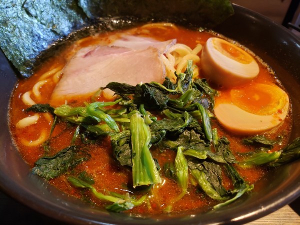 「美辛ラーメン2辛、味玉トッピング」@ラーメン 萩原家 藤沢店の写真