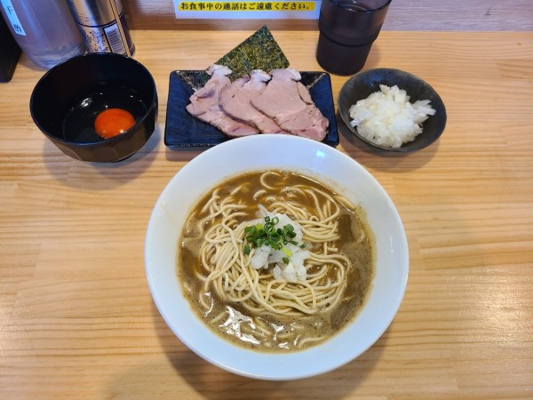 「濃厚中華蕎麦+玉葱+卵」@中華蕎麦 ジンベエの写真