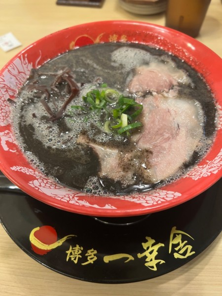 「黒ラーメン＋替え玉（900＋160円）」@博多一幸舎 京都拉麺小路店の写真